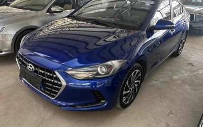 Полный вид подержанного седана Hyundai Elantra 2021, бензин, 2WD, доступен в Китае.