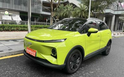 Интерьер подержанного электрического внедорожника Geely Geometry E Firefly 2023, с характеристиками и ценой для покупки.