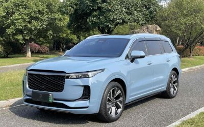 Интерьер подержанного гибридного внедорожника LI ONE 2023, с характеристиками и ценой для покупки в Китае.