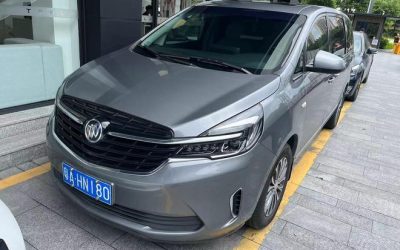 Динамичный вид экстерьера Buick GL8 2020, китайского подержанного бензинового минивэна, передний привод, с характеристиками, ценой и дизайном.