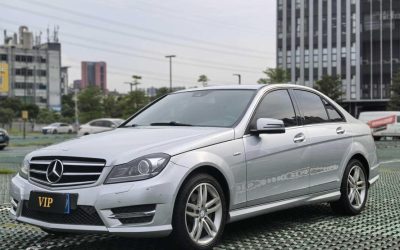 Подержанный Mercedes C-Class 2013 седан, бензин, 2WD, доступен для покупки с характеристиками.