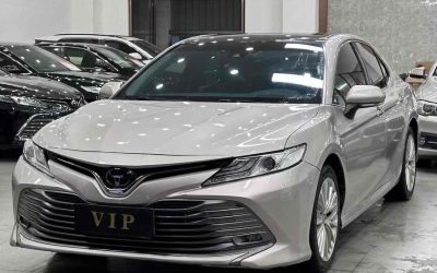 Экстерьер Toyota Camry 2019 седан, бензин, 2WD, демонстрирует стиль и характеристики для покупателей.