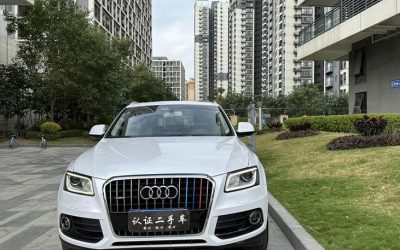 Интерьер подержанного автомобиля Audi Q5 2017, кроссовер, бензин, полный привод, обзор спецификаций, цена и продажа авто.