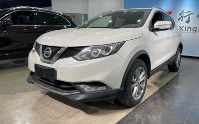 Подержанный автомобиль Nissan Qashqai 2017, кроссовер, бензин, передний привод, обзор интерьера, экстерьера, спецификации и цена.