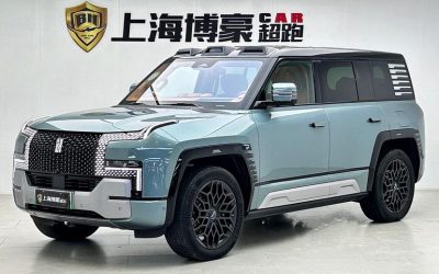 Китайский подержанный автомобиль Yangwang U8 2024, внедорожник, подключаемый гибрид, полный привод, обзор интерьера, экстерьера, спецификации и цена.