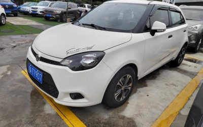 Интерьер подержанного автомобиля MG3 2013, китайский хэтчбек, бензин, передний привод, обзор спецификаций, цена и продажа.
