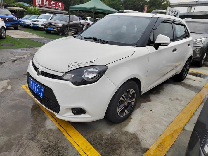 Интерьер подержанного автомобиля MG3 2013, китайский хэтчбек, бензин, передний привод, обзор спецификаций, цена и продажа.