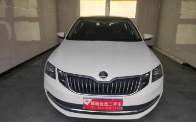 Подержанный автомобиль Skoda Octavia 2021, лифтбек, бензин, 2WD, обзор интерьера, экстерьера, спецификации и цена продажи.