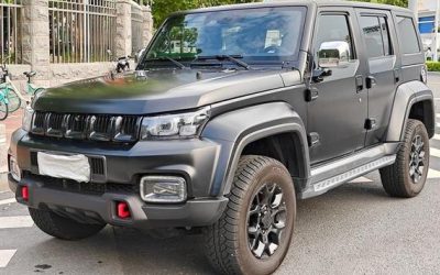 Подержанный BAIC BJ40 2023, бензиновый внедорожник, 4WD, китайский подержанный автомобиль на продажу с деталями экстерьера, ценой и характеристиками.