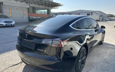 Вид экстерьера подержанного Tesla Model 3 2021, седан, электрический, 2WD, на продажу с ценой и техническими характеристиками, идеально для покупателей подержанных авто.