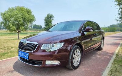 Подержанный автомобиль Skoda Superb 2012, седан, бензин, 2WD, обзор и спецификации
