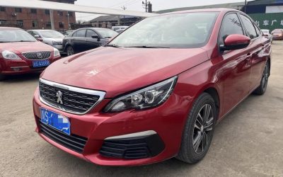 Передне-боковой вид Peugeot 308 2018 хэтчбек, подержанный автомобиль из Китая, с ценой и характеристиками.
