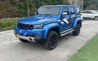 Передне-боковой вид BAIC BJ40 2020 внедорожник, подержанный автомобиль из Китая, с ценой и характеристиками.