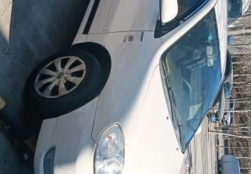 Передне-боковой вид Toyota Corolla 2010 седан, подержанный автомобиль из Китая, с ценой и характеристиками.