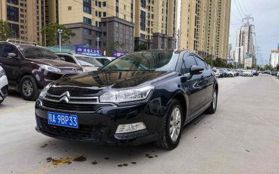 Полный вид седана Citroen C5 2017, подержанный авто, 2WD, бензин, обзор характеристик и цены.