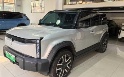Передне-боковой вид Chery iCAR 03 2024 электрический внедорожник, подержанный автомобиль из Китая, с ценой и характеристиками.