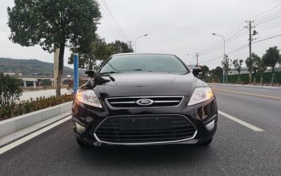Полный экстерьер седана Ford Zhisheng 2015, подержанного автомобиля на продажу в Китае, с характеристиками, ценой и 2WD бензиновым типом топлива.