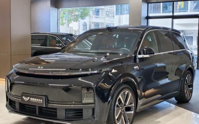 Передний экстерьер внедорожника Ли L9 2024, б/у автомобиль на продажу с полным приводом и подключаемым гибридным типом топлива, демонстрирующий технические характеристики, цену и обзор в Китае.