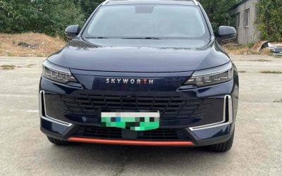 Передний экстерьер внедорожника Скайворт HT-i 2022, б/у автомобиль на продажу с передним приводом и подключаемым гибридным типом топлива, демонстрирующий технические характеристики, цену и обзор в Китае.