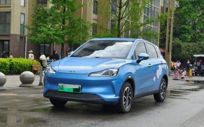 Передний экстерьер хэтчбека Нета V 2021, б/у автомобиль на продажу с передним приводом и электрическим типом топлива, демонстрирующий технические характеристики, цену и обзор в Китае.