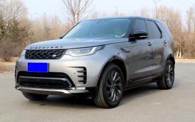 Полный экстерьер внедорожника Land Rover Discovery 2022, подержанный автомобиль из Китая на продажу, с ценой, обзором и дизельными характеристиками.