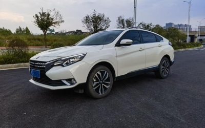 Полный экстерьер внедорожника Venucia T90 2018, подержанный автомобиль из Китая на продажу, с ценой, обзором и бензиновыми характеристиками.