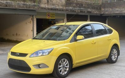 Общий вид Ford Focus 2013, подержанный седан на продажу, бензин, 2WD, компактный тип кузова. Узнайте цену, характеристики и обзоры этого автомобиля б/у.