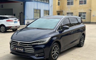 Полный экстерьер BYD Song MAX 2017, китайский подержанный минивэн на продажу, гибрид, 2WD, семейный тип кузова. Узнайте цену, характеристики и обзоры этого авто.