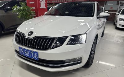 Полный экстерьер Skoda Octavia 2020, подержанный седан на продажу, бензин, 2WD, компактный тип кузова. Узнайте цену, характеристики и обзоры этого автомобиля б/у.