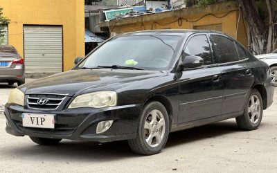 Интерьер вторичного Hyundai Elantra 2011, подержанный седан с бензиновым двигателем 2WD, на продажу в Китае с техническими характеристиками и ценой.