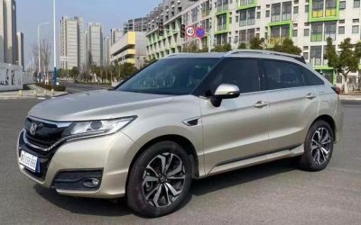 Интерьер вторичного Honda UR-V 2018, подержанный внедорожник с бензиновым двигателем 4WD, на продажу в Китае с техническими характеристиками и ценой.