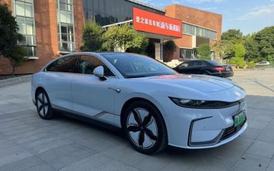 Интерьер автомобиля с пробегом Voyah Passion 2023, подержанный электрический седан 4WD, на продажу в Китае с техническими характеристиками и ценой.