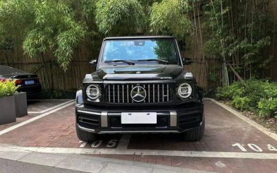 Передний угол Mercedes-Benz G-Class 2023, китайский подержанный автомобиль с 4WD и бензиновым двигателем, демонстрирует характеристики, цену и обзор авто.
