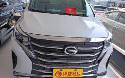 Передний угол Trumpchi M8 2022, китайский подержанный MPV с 2WD и гибридным топливом, демонстрирует характеристики, цену и обзор авто.