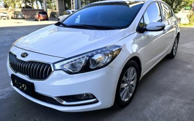 Передний угол Kia K3 2016, китайский подержанный автомобиль с 2WD и бензиновым двигателем, демонстрирует характеристики, цену и обзор авто.