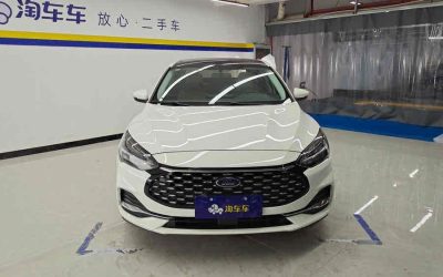 Угловой экстерьер хэтчбека Ford Focus 2021, подержанный автомобиль на продажу в Китае, спецификации и цена, 2WD, бензин.
