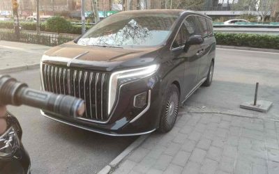 Угловой экстерьер минивэна Hongqi HQ9 2022, китайский подержанный автомобиль на продажу, спецификации и цена, 2WD, бензин.