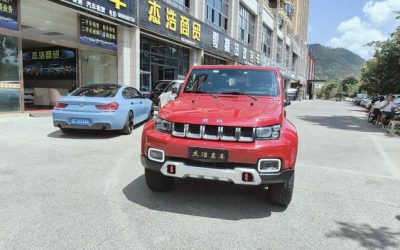 Общий вид внедорожника BAIC BJ40 2020, подержанный автомобиль на продажу в Китае, обзор спецификаций и цены, 4WD, бензин.