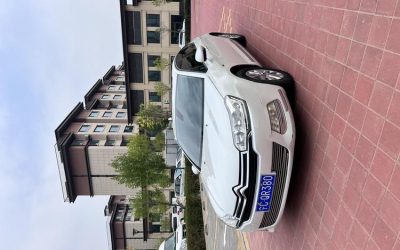 Общий вид седана Citroen C5 2015, подержанный автомобиль на продажу в Китае, обзор спецификаций и цены, 2WD, бензин.