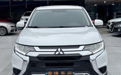 Полный вид Mitsubishi Outlander 2021, китайский б/у внедорожник на продажу, с характеристиками, ценой и 4WD приводом.