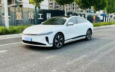 Полный вид Changan Nevo A07 2023, китайский б/у электрический седан на продажу, демонстрирующий экстерьер, характеристики, цену и 2WD привод.