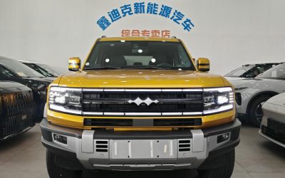 Передний угол Formula Leopard 5 2024, китайский подержанный внедорожник с 4WD и гибридным топливом, демонстрирует характеристики, цену и обзор авто.