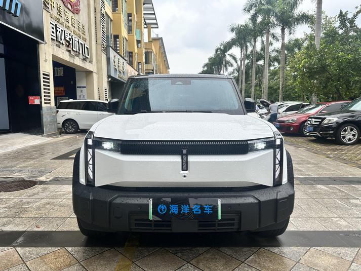 Передний угол Chery iCAR 03 2024, китайский подержанный внедорожник с 4WD и электрическим топливом, демонстрирует характеристики, цену и обзор авто.