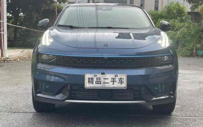 Угловой экстерьер вторичного Lynk & Co 05 2020 внедорожника, китайский подержанный автомобиль на продажу, с бензиновыми характеристиками, 4WD и ценой для обзора.