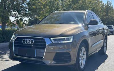 Угловой экстерьер вторичного Audi Q3 2019 внедорожника, авто из Китая на продажу, с бензиновыми характеристиками, 4WD и ценой для обзора.