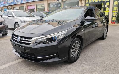 Обзор подержанного седана Venucia D60 2018, китайский автомобиль с пробегом на продажу с характеристиками.