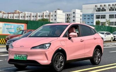 Угловой экстерьер вторичного Neta V 2021 внедорожника, китайский подержанный автомобиль на продажу, с электрическими характеристиками, 2WD и ценой для обзора.