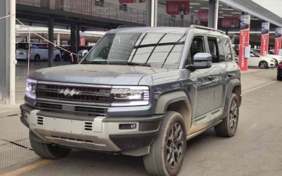 Полный вид подержанного Formula Leopard 5 2024 внедорожника, китайский подержанный автомобиль с плагин-гибридным 4WD, на продажу с характеристиками, ценой и отзывами.