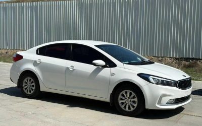 Полный экстерьер Kia K3 2017, бензинового седана, подержанного автомобиля на продажу, с характеристиками, ценой и возможностью покупки в Китае.