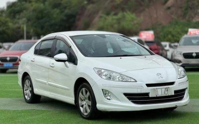 Полный экстерьер Peugeot 308 2014, бензинового хэтчбека, подержанного автомобиля на продажу, с характеристиками, ценой и возможностью покупки в Китае.